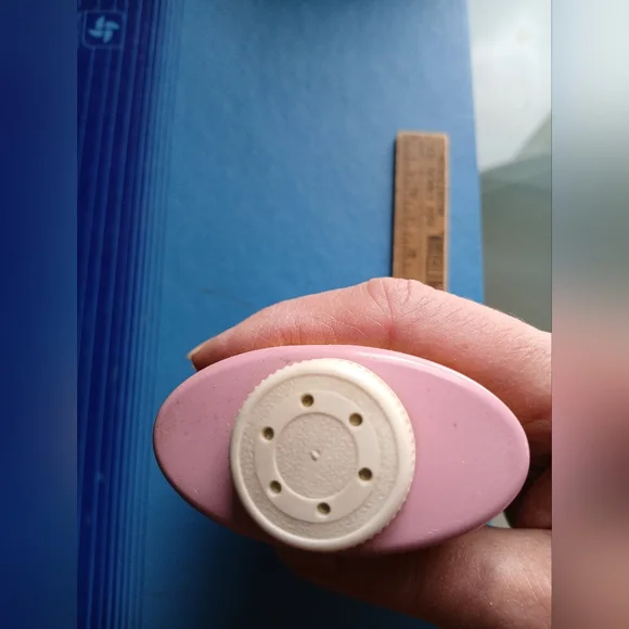 Roberts Windsor Dianthus Talc Powder - Pink Tin - Picture 3 of 4